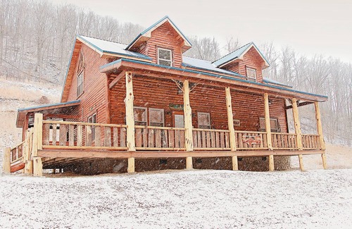 Pecks Mill Cabin | Deluxe 4 Bedroom Log Cabin