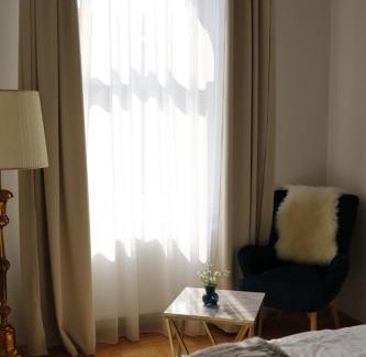 Nepszinhaz negyed Apartment | Deluxe apt with 2 bedrooms and AC