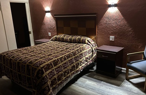 Roswell Hotel | Deluxe Inn Of Roswell