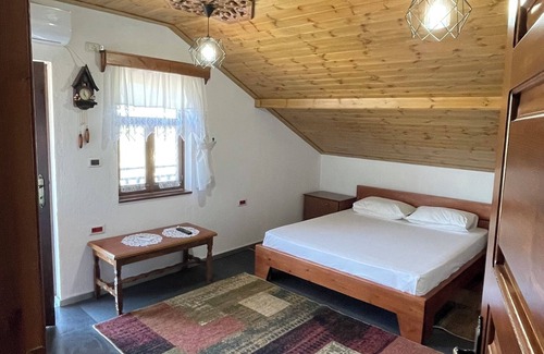 Gjirokaster House | Denis Guest House