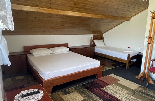Gjirokaster House | Denis Guest House