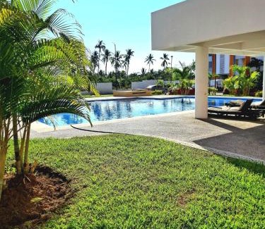 Acapulco Apartment | Departamento En Acapulco Diamante con Alberca, Camastros y Hermosos Jardines