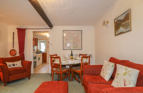 Portinscale Cottage | DERWENT EDGE, pet friendly, with a garden in Portinscale