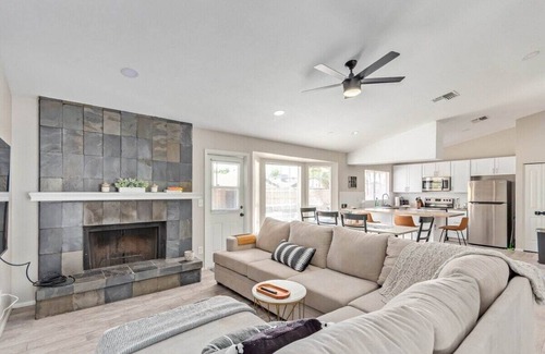 Chandler House | Desert Escape in Chandler – Pool, Games & Modern Comfort