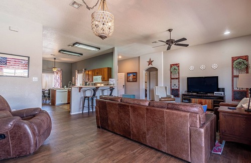 Desert Foothills House | Desert Get-Away, with 2 King beds and 2 Twins!