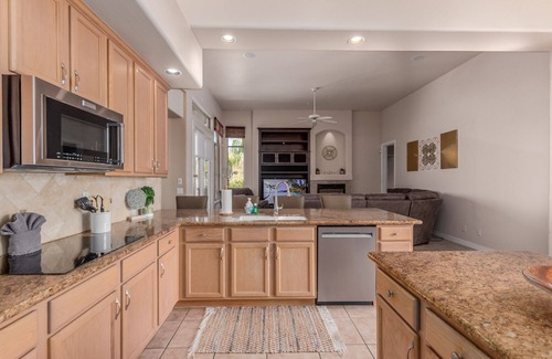 Desert Hide-a-way House | Desert Oasis ★Heated Pool-Spa-Disc Golf-Ping Pong-Poker Table-Pool Table★