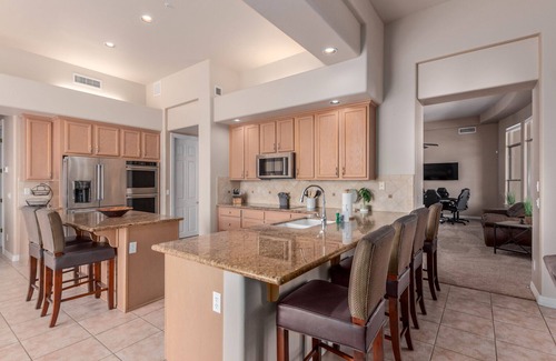 Desert Hide-a-way House | Desert Oasis ★Heated Pool-Spa-Disc Golf-Ping Pong-Poker Table-Pool Table★