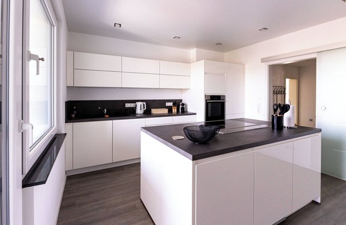Pellenz Apartment | Design apartment centrally located in Andernach with top view, WiFi, kitchen, parking space
