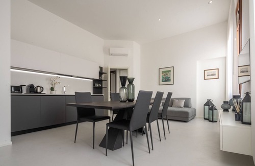 San Polo Apartment | Design Apartment with Balcony on the Grand Canal R