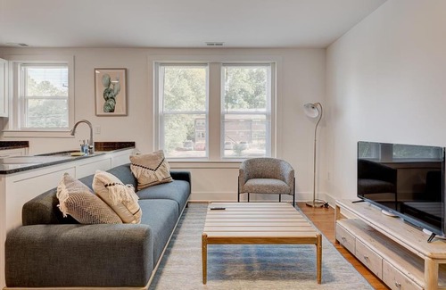 Durham Apartment | Designed 1BR with Parking in Downtown Durham