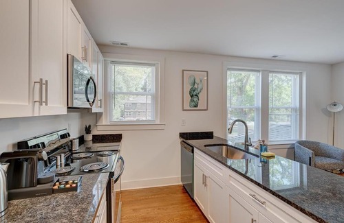 Durham Apartment | Designed 1BR with Parking in Downtown Durham