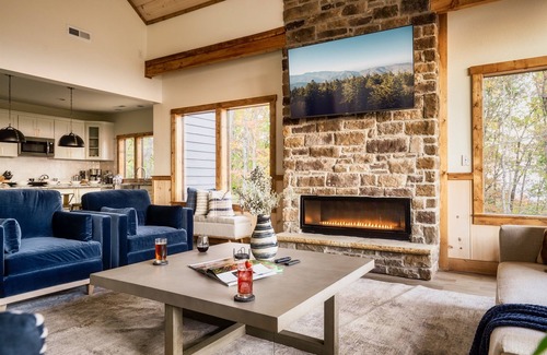 Gatlinburg - Pigeon Forge Cabin | Designer 5BR Retreat | Pool, Putting Green, Views