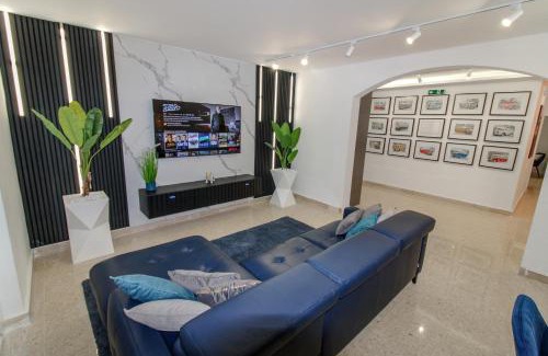 Paceville Apartment | Designer - 60 Seconds to the Beach I Free Parking!