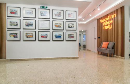 Paceville Apartment | Designer - 60 Seconds to the Beach I Free Parking!