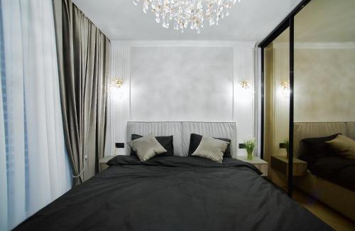Riscani Apartment | Designer Apartment with 2 Bedrooms, Full Kitchen, Rain Shower & Coffee Station and Netflix - GrandStay