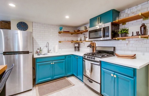 Talmadge Apartment | Designer Canyon View Studio Near SDSU & Talmadge!