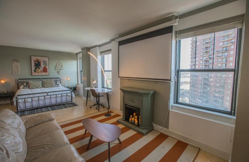 Downtown Des Moines Apartment | Designer Downtown Condo Suite - Splendid View
