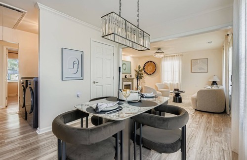 Westside House | Designer Furnished and Remodeled 3BR in Westside Atlanta - Office, Yard, Deck