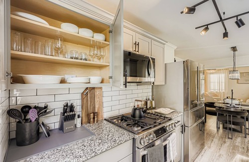 Westside House | Designer Furnished and Remodeled 3BR in Westside Atlanta - Office, Yard, Deck