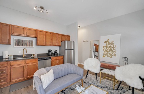 Metropolitan House | Designer Starland Bungalow, Amazing Patio, Walk Everywhere by Lucky Savannah