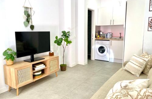 Cruz de Humilladero Apartment | Designer studio 5 min from train Station María Zambrano and 15 min from beach