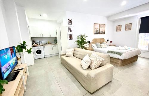 Cruz de Humilladero Apartment | Designer studio 5 min from train Station María Zambrano and 15 min from beach