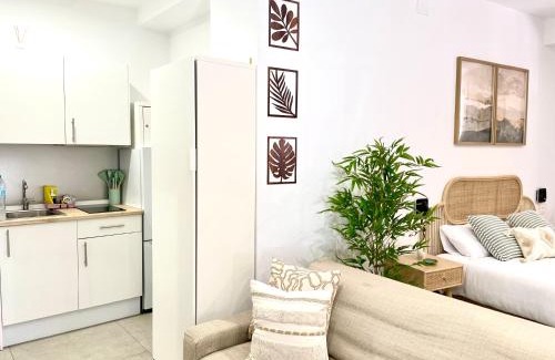 Cruz de Humilladero Apartment | Designer studio 5 min from train Station María Zambrano and 15 min from beach