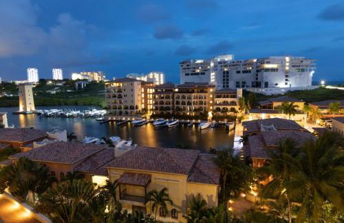 Maho Apartment | Designers Delight 3 BR w Pool Gym Tennis Courts