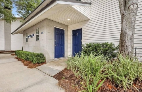 Saint Simons Island House | Desirable South End! Gated Townhome w Pool & Private Patio. Walk to Restaurants