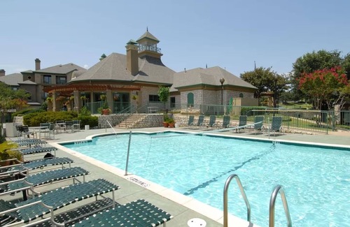Las Colinas Apartment | DFW Cozy Corporate Hideout GATED 1 Bed Retreat