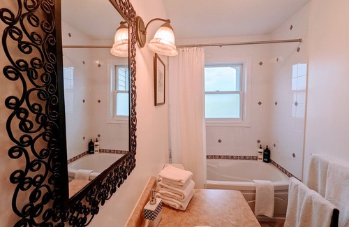 Historic Old Town Bed & Breakfast | Dicksons Family Suite B&B