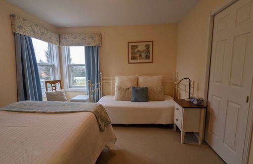 Historic Old Town Bed & Breakfast | Dicksons Family Suite B&B