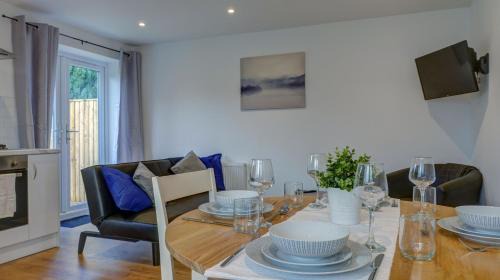 Didcot Apartment | Didcot- Private Flat with Garden & Parking 04