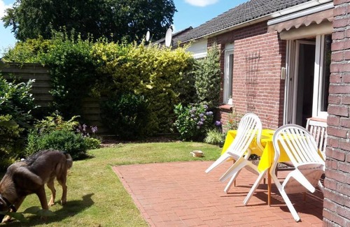 Hage House | "Die Schönsten Tage mit dem Hund "Ferienhaus " im Kurpark Hage-Berum " Nordseeküste"