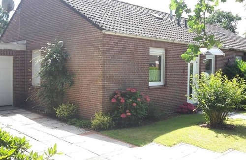 Hage House | "Die Schönsten Tage mit dem Hund "Ferienhaus " im Kurpark Hage-Berum " Nordseeküste"