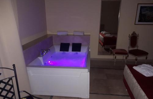 Lecce Historic Center Bed & Breakfast | Dimora Charleston Lecce parcheggio privato in loco gratis