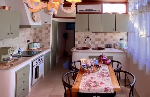 Centro Storico Bed & Breakfast | Dimore Deluxe nel Cuore del Borgo Santi Medici.ideale per Famiglie. Pet-friendly