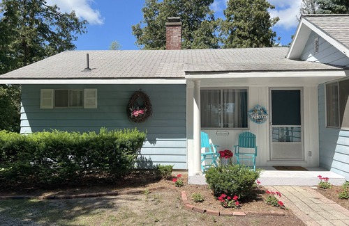 Traverse City House | Direct Lake Leelanau Sunset view, Fire pit, grill, dock, boat lift , dog ok