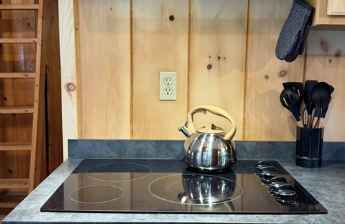 Pittsburg Cabin | Direct trail access cabin in Pittsburg NHnPet friendly & WIFI