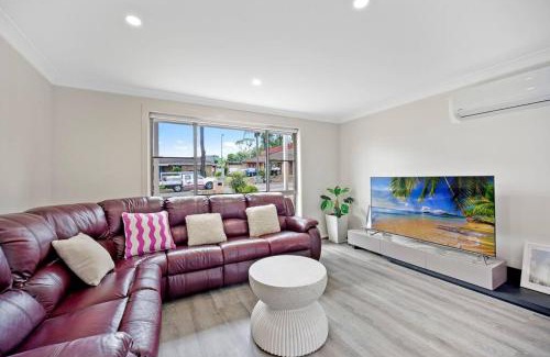 Mount Annan House | Discover Mount Annan Spacious 6-BR House