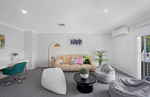Mount Annan House | Discover Mount Annan Spacious 6-BR House