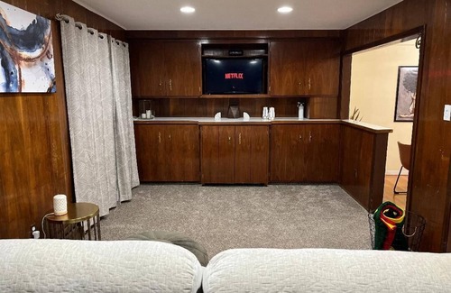 Oak Park House | Discover Oak Park charm, just a quick ride to MGM Grand