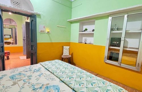 Mathura House | Divine Stay- Facing Krishna Janambhoomi Temple- Personal Family HomeStay - Hotel Like Amenities
