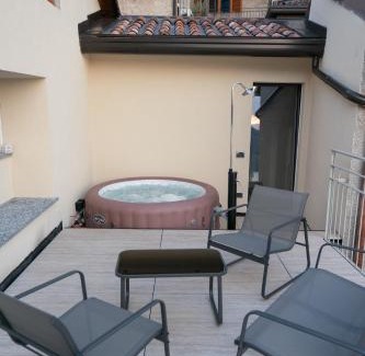 Blevio House | DN ART ROYALE - APT N vasca idromassaggio interno piano terra -APT D esclusivo terrazzo esterno con jacuzzi