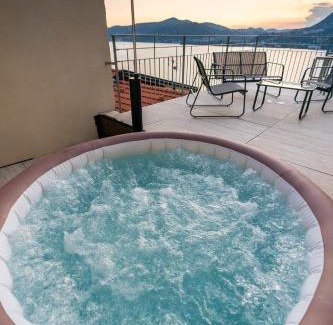 Blevio House | DN ART ROYALE - APT N vasca idromassaggio interno piano terra -APT D esclusivo terrazzo esterno con jacuzzi