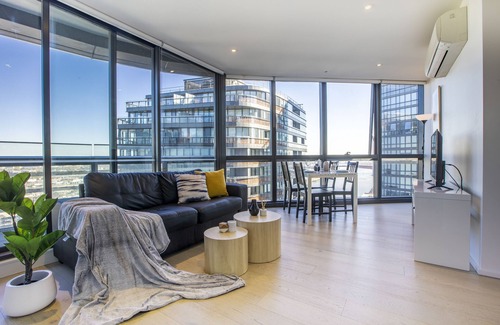 Docklands Apartment | Docklands high level 1 Bedroom Apartment with pool by KozyGuru