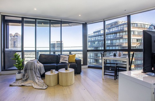 Docklands Apartment | Docklands high level 1 Bedroom Apartment with pool by KozyGuru