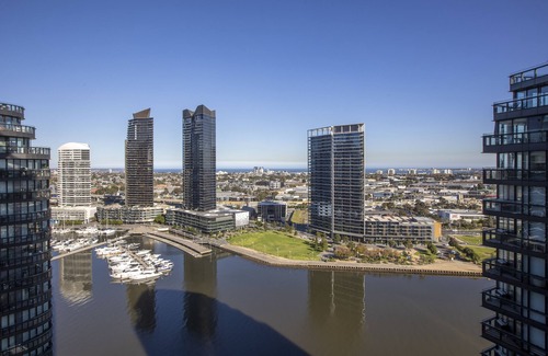 Docklands Apartment | Docklands high level 1 Bedroom Apartment with pool by KozyGuru