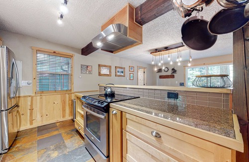 Zigzag Cabin | Dog-friendly cabin with a hot tub, wood stove, board games, grill, and W/D