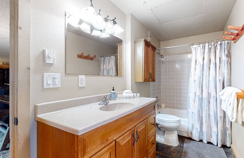 Zigzag Cabin | Dog-friendly cabin with a hot tub, wood stove, board games, grill, and W/D